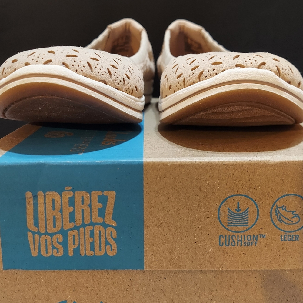 Clarks Cloudsteppers Breeze Roam Cut Out Beige Flats NWT Women's Size 6.5 Preppy - Picture 5 of 7